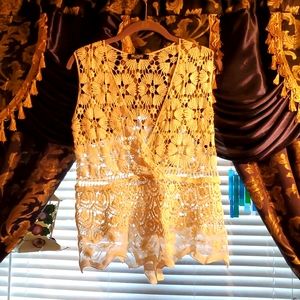 Sleevless crochet top